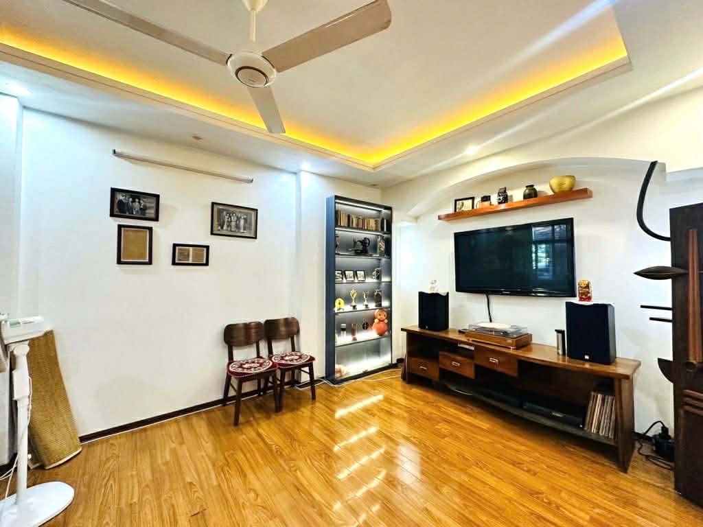 B.Á.N NHÀ gần TIMES CITY 52m2 x 5T MT RỘNG_CÁCH PHỐ 30m_Ô TÔ ĐỖ CỬA, VÀO NHÀ_THANG MÁY CHỜ_NỘI THẤT XỊN, hơn 19 tỷ